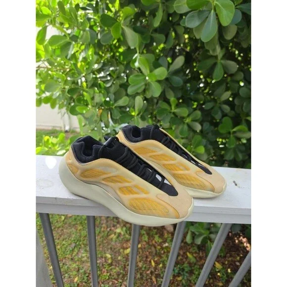 adidas Yeezy 700 V3 Safflower Sneakers Men's Size 9 HP5425 Yellow Black
