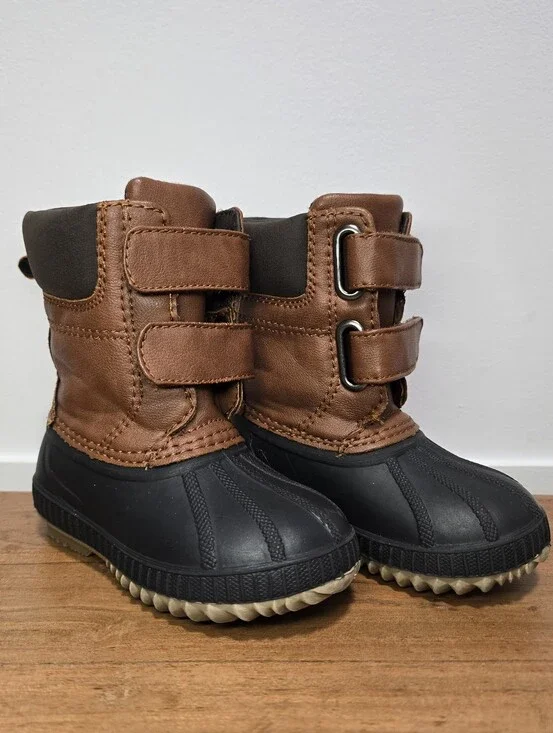 Gap 3M Thinsulate Kids Brown and Black Waterproof Winter Boots.