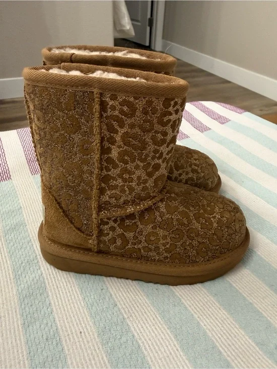 UGG Chestnut Glitter Leopard Short Boots