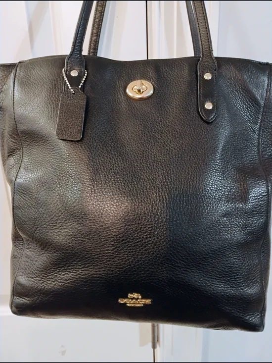 Coach F12484 Black Pebbled Leather Turnlock Carryall Stachel Tote  Purse