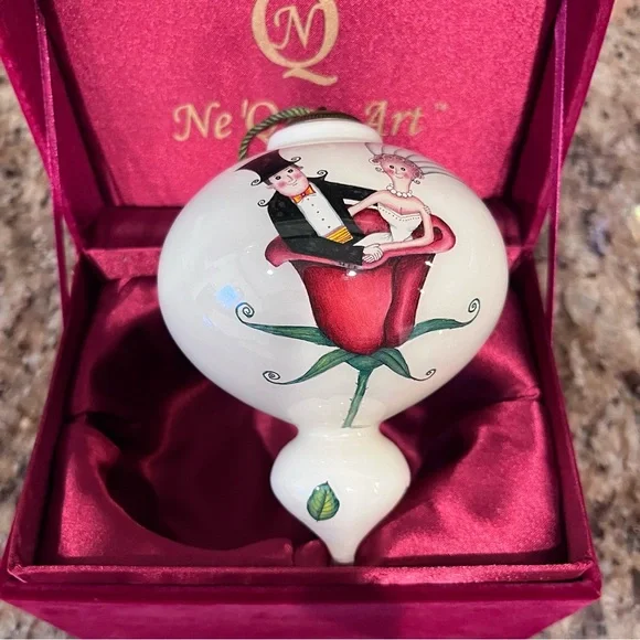 NE'QWA Art Scottland Bed of Roses Bride & Groom Wedding Ornament Clare Mackie