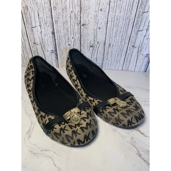 🔥 Michael Kors Freeda Tan/Black Monogram  Flats Gold Metal‎ Logo Size 3