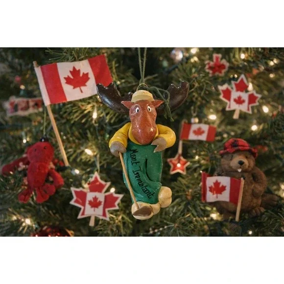 Vtg Clay-like Canadian Moose W/ Golf Club Ornament, Souvenier Mount Tremblant‎