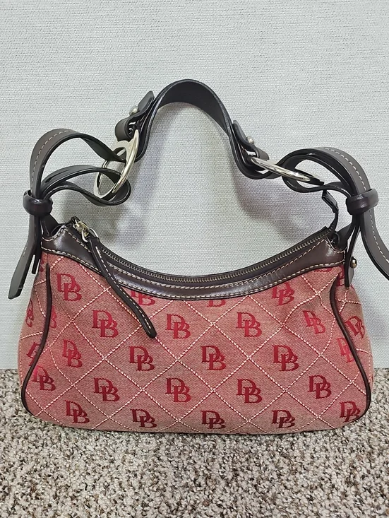 DOONEY & BOURKE RED SIGNATURE QUILT CANVAS SHOULDER BAG BFPM-08-040