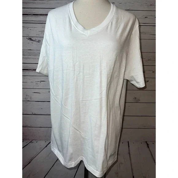 True Religion Tee Shirt Graphic White Mens Large‎ Short sleeve Vneck NWOT Silver