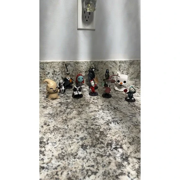 Lot of 11 The Nightmare Before Christmas figurines‎