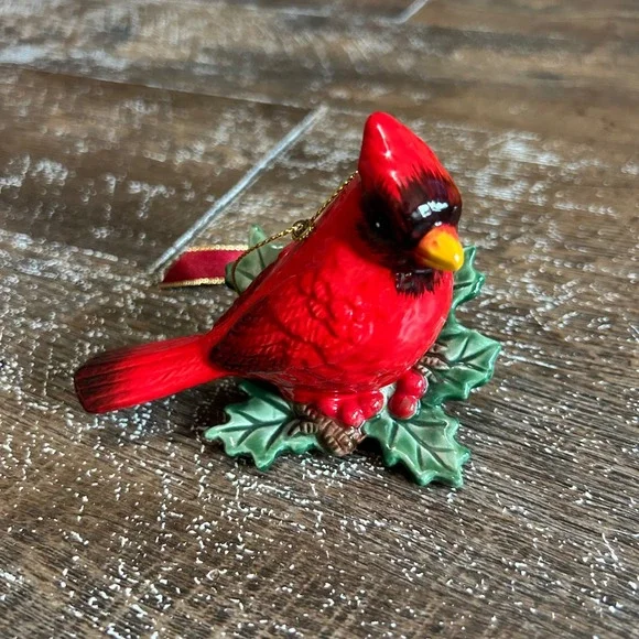 Spode Red Cardinal Bird on Holly Leaf Ceramic Christmas Tree Ornament A22