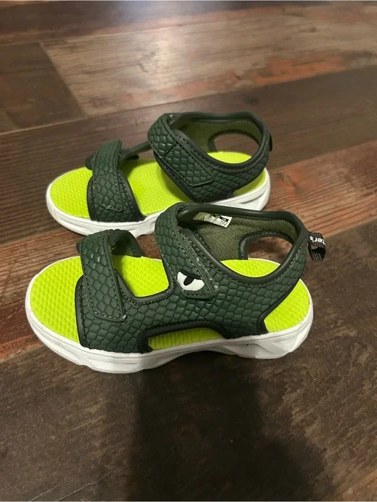 Boys Carter Sandals size 10