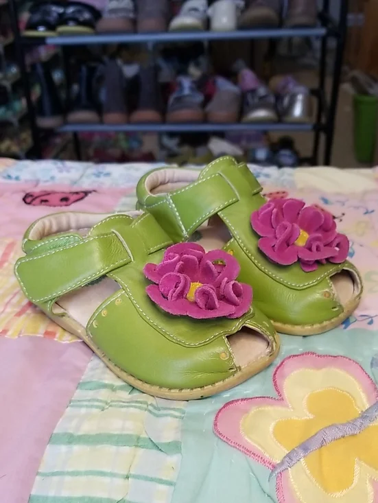 Livie & Luca Lime Green Leather Sandals with Pink Suede Flowers Size 7 Blooms