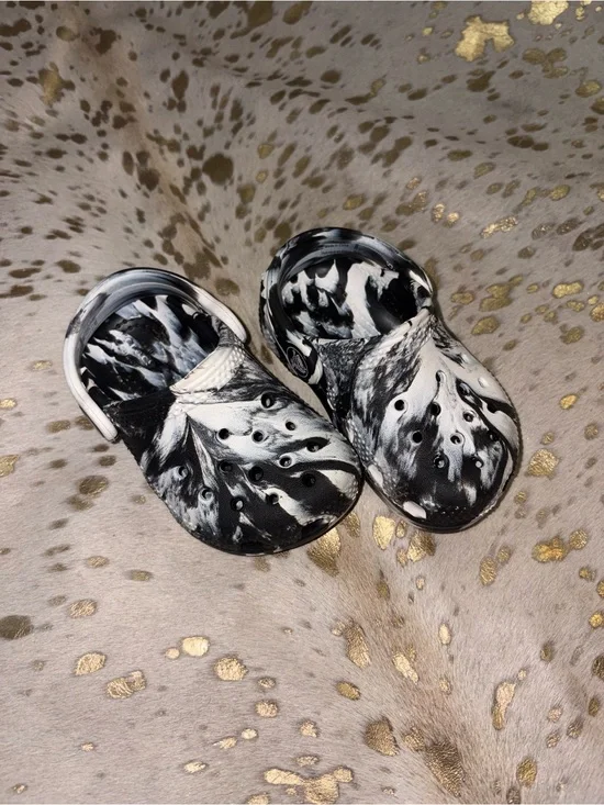 CROCS Kids Marble-Print Clog in Black and White