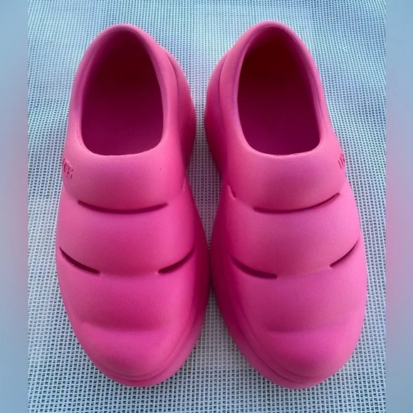 UGG Kids Pink Slip-On Shoes SIZE 4 kids