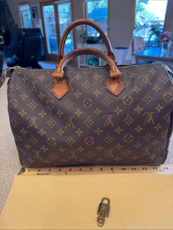 Louis Vuitton Monogram Canvas Speedy 30 Handbag key,lock,dustbag included SP0956