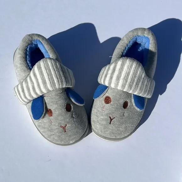 NWOT Boys Toddler Animal Slippers Striped, 18/19