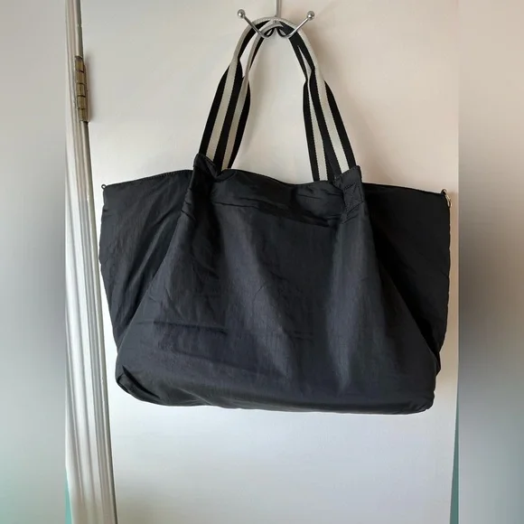 Stella & Dot Zip It Large Tote