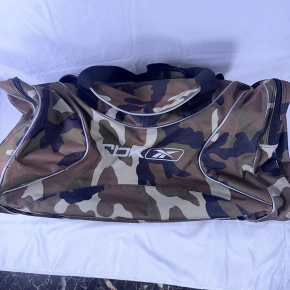 Vintage Y2k REEBOK Camo Nylon Duffle Gym Carry-On Luggage Bag Black Green