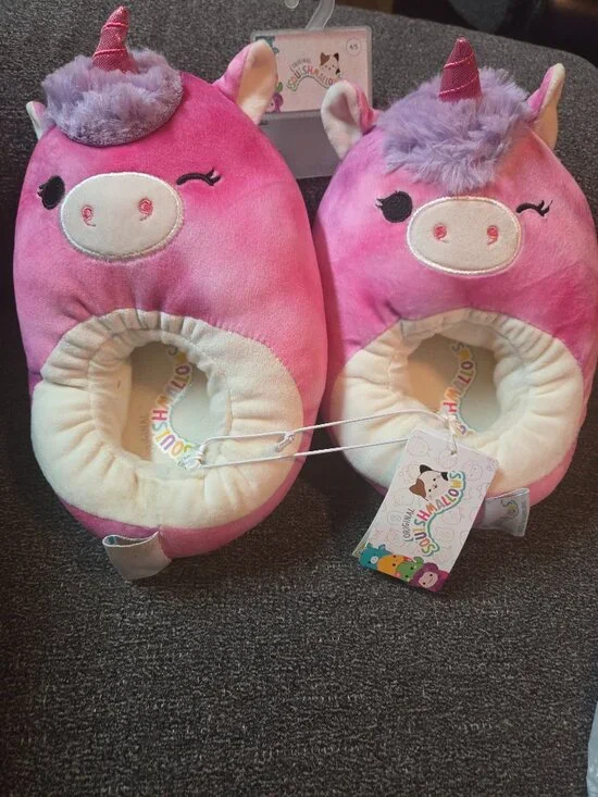 NWT Squishmallow girls size 4/5 slipper