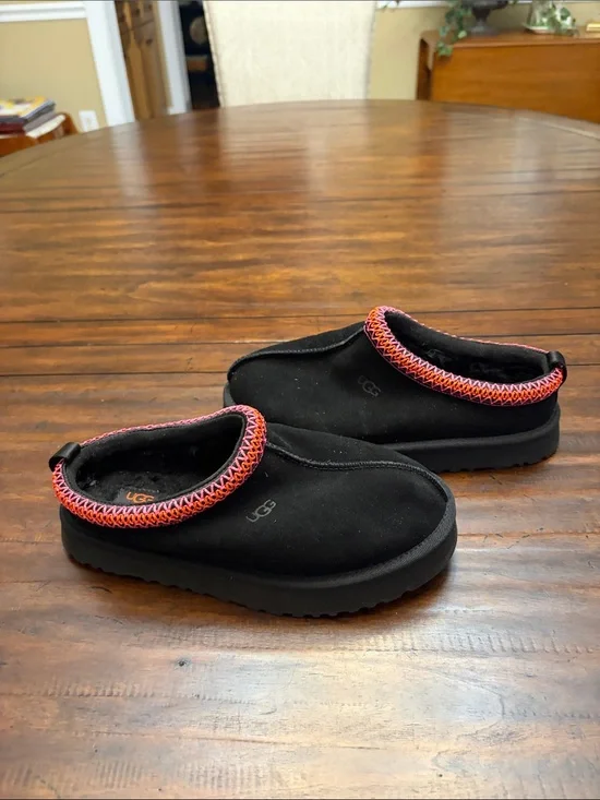 UGG Black Slippers Kids 5 SW