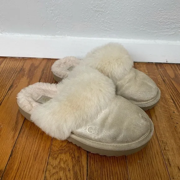 UGG Cozy Metallic Slipper Gold Girl’s Size 2