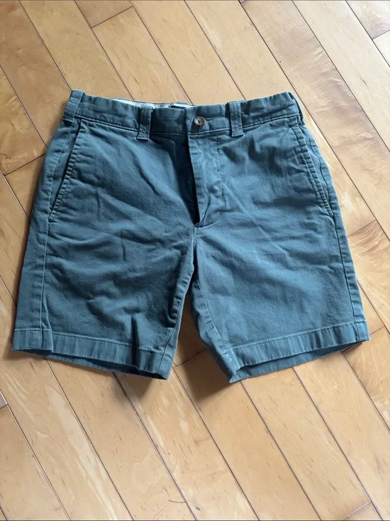 J Crew 28 waist shorts 7” Inseam (Like New Condition)