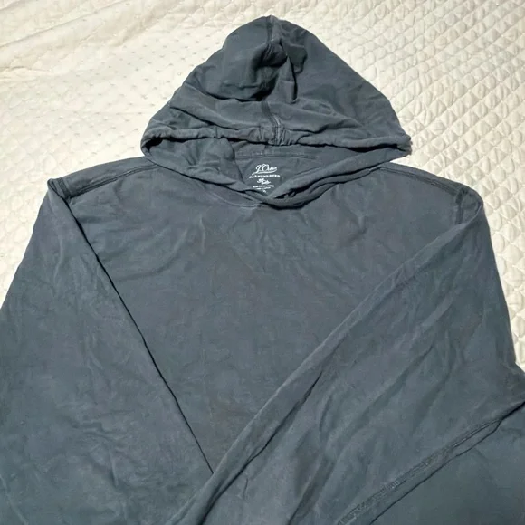 Men’s pullover hoodie