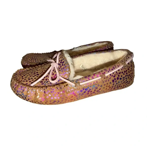UGG Kids' Dakota Spots moccasin slippers with a metallic‎ rainbow spot size 3