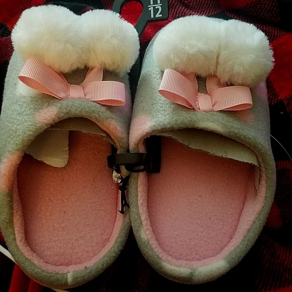 💖Girl's Slip On Slipper Size 11-12