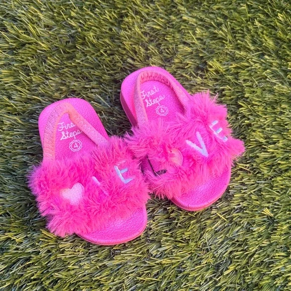 First Steps Toddler Fuzzy “LOVE” Slide Sandals Pink Size 4