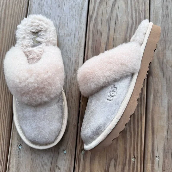 UGG Cozy II Metallic Slippers gold big kid 5 / women’s 7