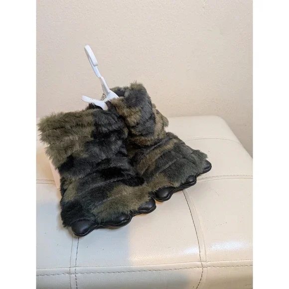 Capelli New York Kids Camo Faux‎ Fur Booties Slippers Size Large