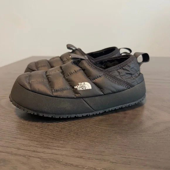 The North Face Kids Black Quilted Slip-On Slippers