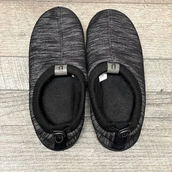 Boys Black & Gray Slippers. Size Small (7-8).