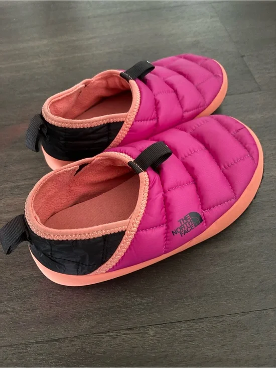 The North Face Kids' Pink Insulated Slip-On Shoes size 3 girls.