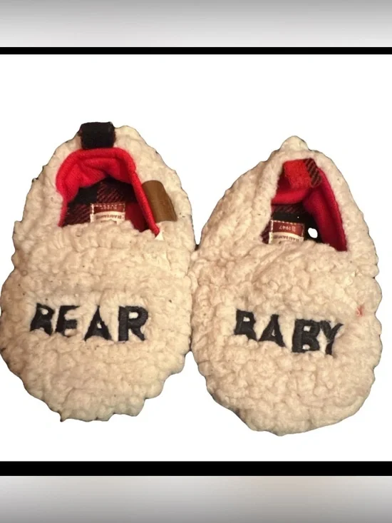 Dearfoams Kid’s Baby Bear Comfort Slippers Closed Back White Size 3-4. Wore Once