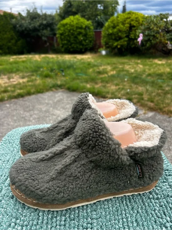 LL Bean Women’s Cozy Sherpa Slip-On Shoes in Dark Gray Slippers Size 9M