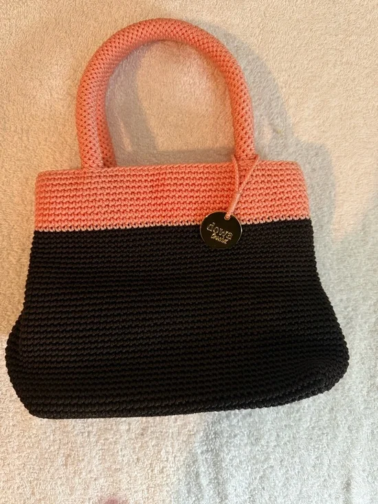 Dowa Unique Two-Tone Crochet Tote Bag in Coral‎ and Black Handmade