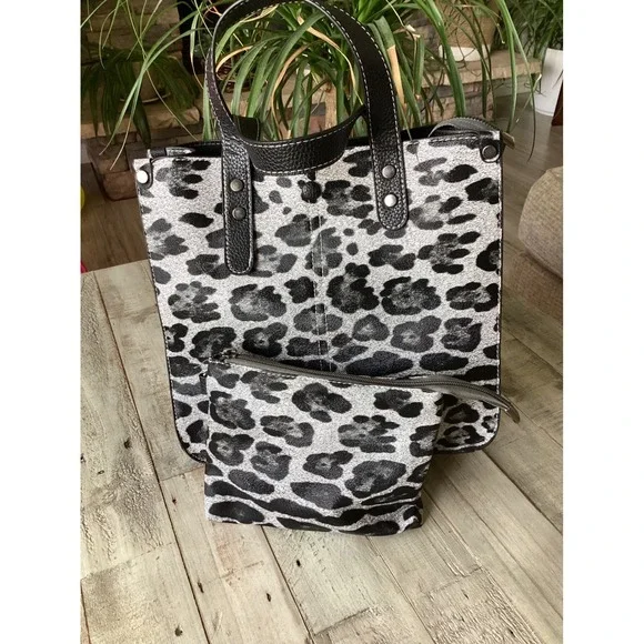 Modern+Chic Leopard Print Tote Bag and Wristlet Set Black WhiteGrey Animal Print