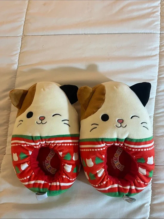 Swuishmallow Cam the Calico Cat holiday slippers. Limited edition size 4/5