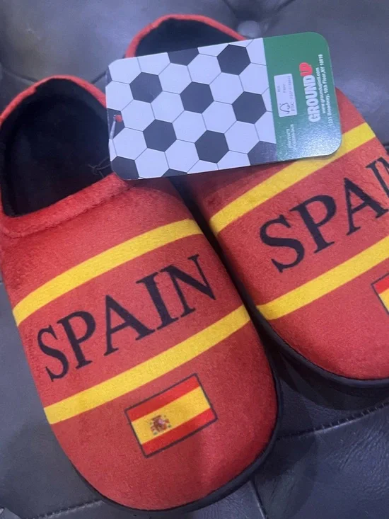 BRAND NEW Spain Red & Yellow Slip-On Slippers Size 2-3