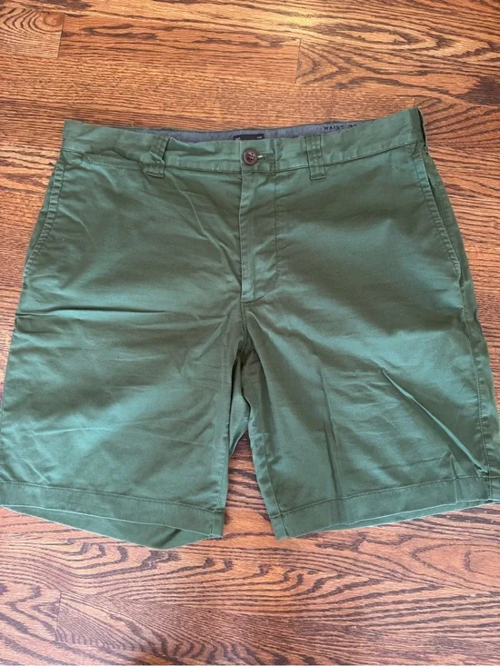 J Crew Men's Green Casual Chino Shorts 32