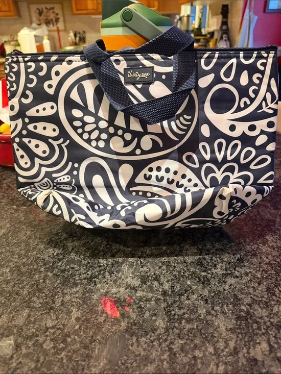 thirty-one Navy and White Paisley insulated lunch Tote with