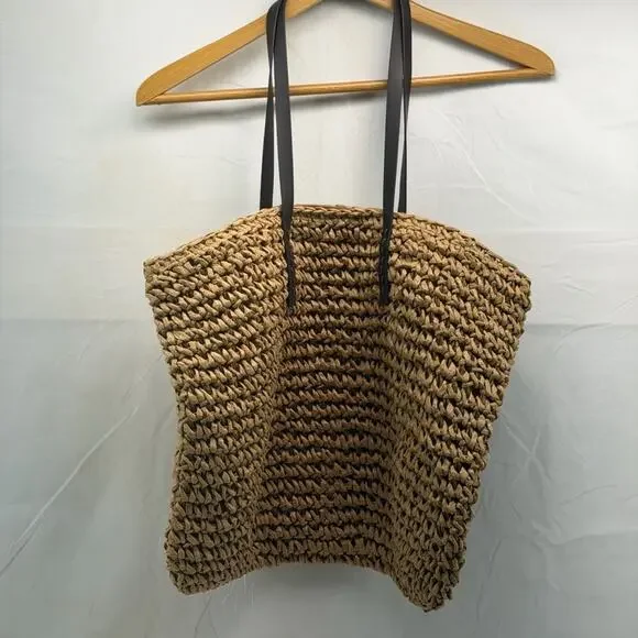 NWOT Elegant Woven beach bohemian Tote Bag with dark Brown Straps