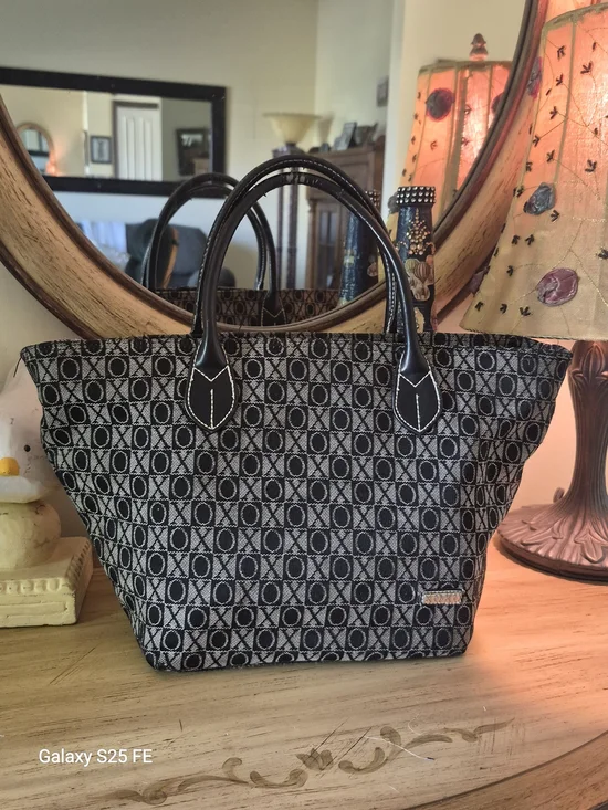 XOXO Y2K 2000s leather handle black and gray tote bag