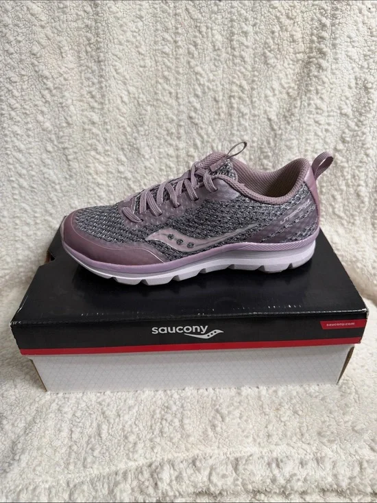 Saucony Girls Liteform Sneakers in Blush