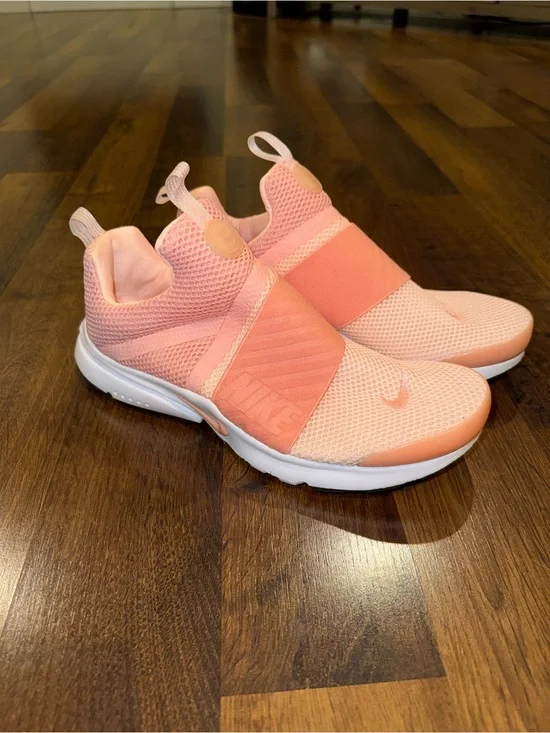 Nike Coral Slip-On Athletic Sneakers (size 6Y)