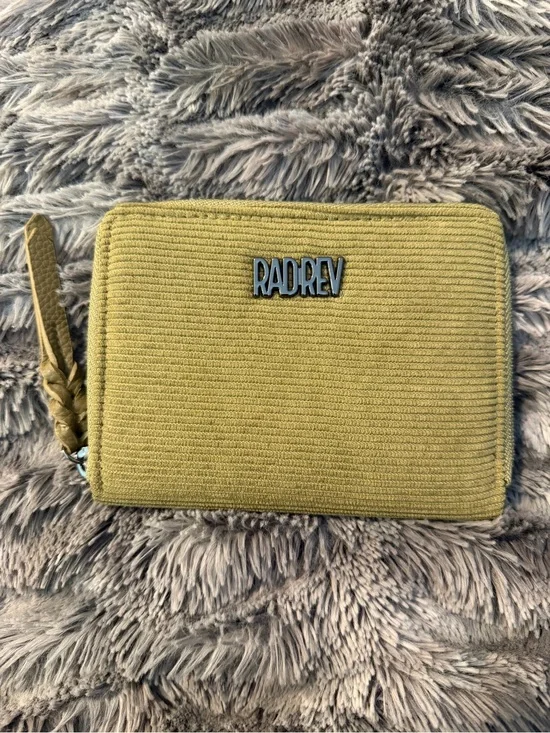 Rad Rev Corduroy Card Wallet in Olive