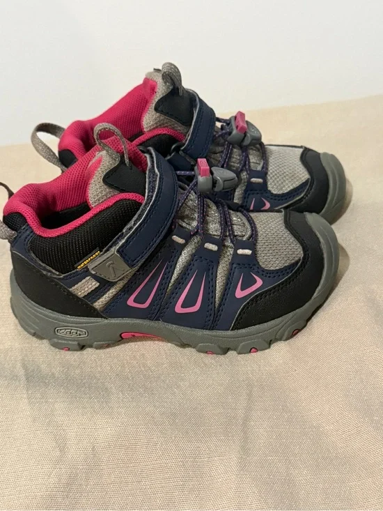 VGUC KEEN Kids Navy & Pink Trail Shoes