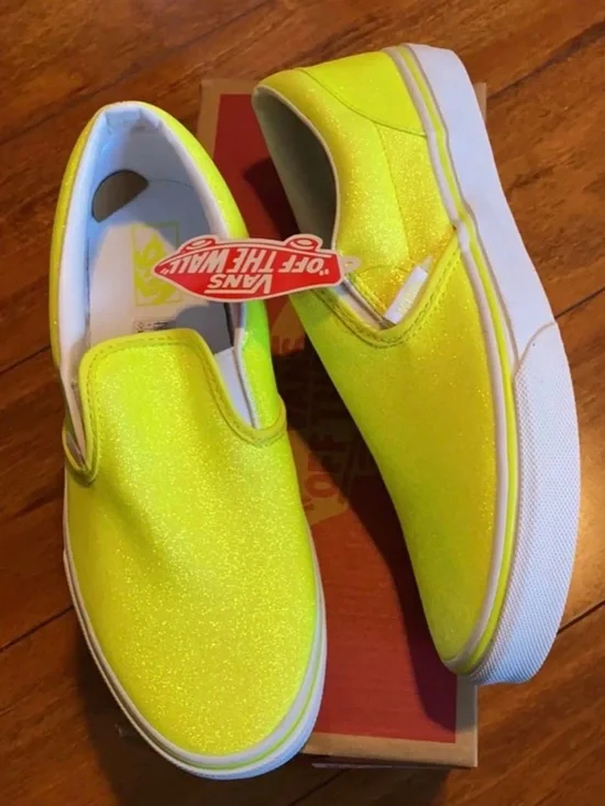 New Youth Girls Sz 5.5, 6, 6.5 Vans Slip-On Glitter Shoes in Neon Yellow