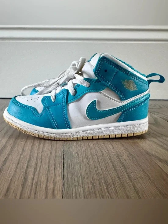 Nike Air Jordan 1 Mid 