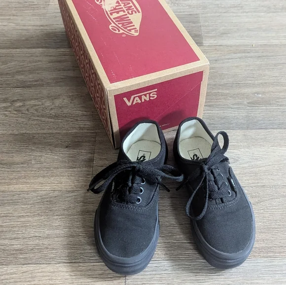 NIB Vans Youth Kid's Authentic Classic All Black Skateboard Shoe Size 12