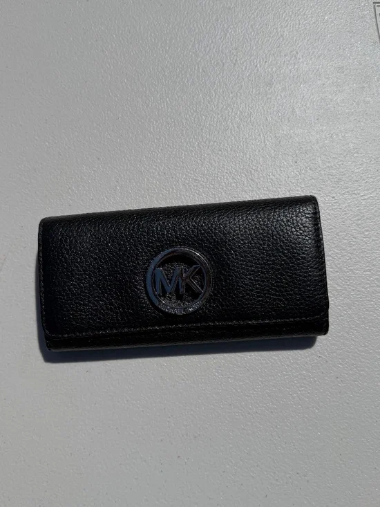 Michael Kors black leather pebbled leather Fulton Carryall wallet